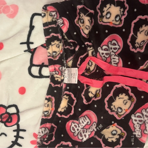Betty Boop Shorts - Picture 6 of 8